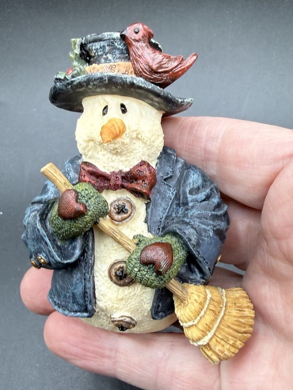 Snowman Ornament Boyds Bear & Friends Willie With Broom #2565 Folkstone LO27